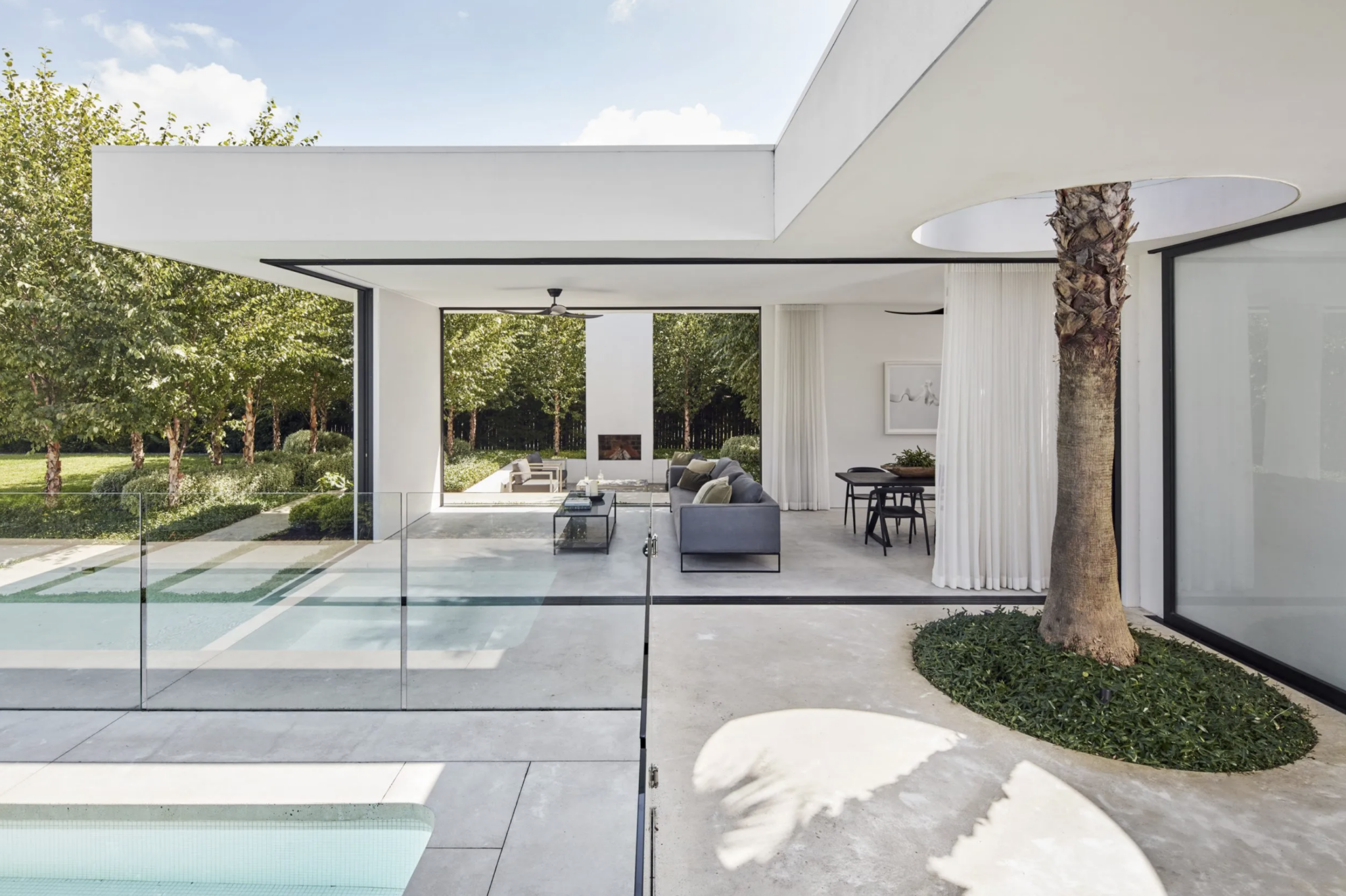 Design, construction and maintenance by Landart. Photography by Jason Busch.