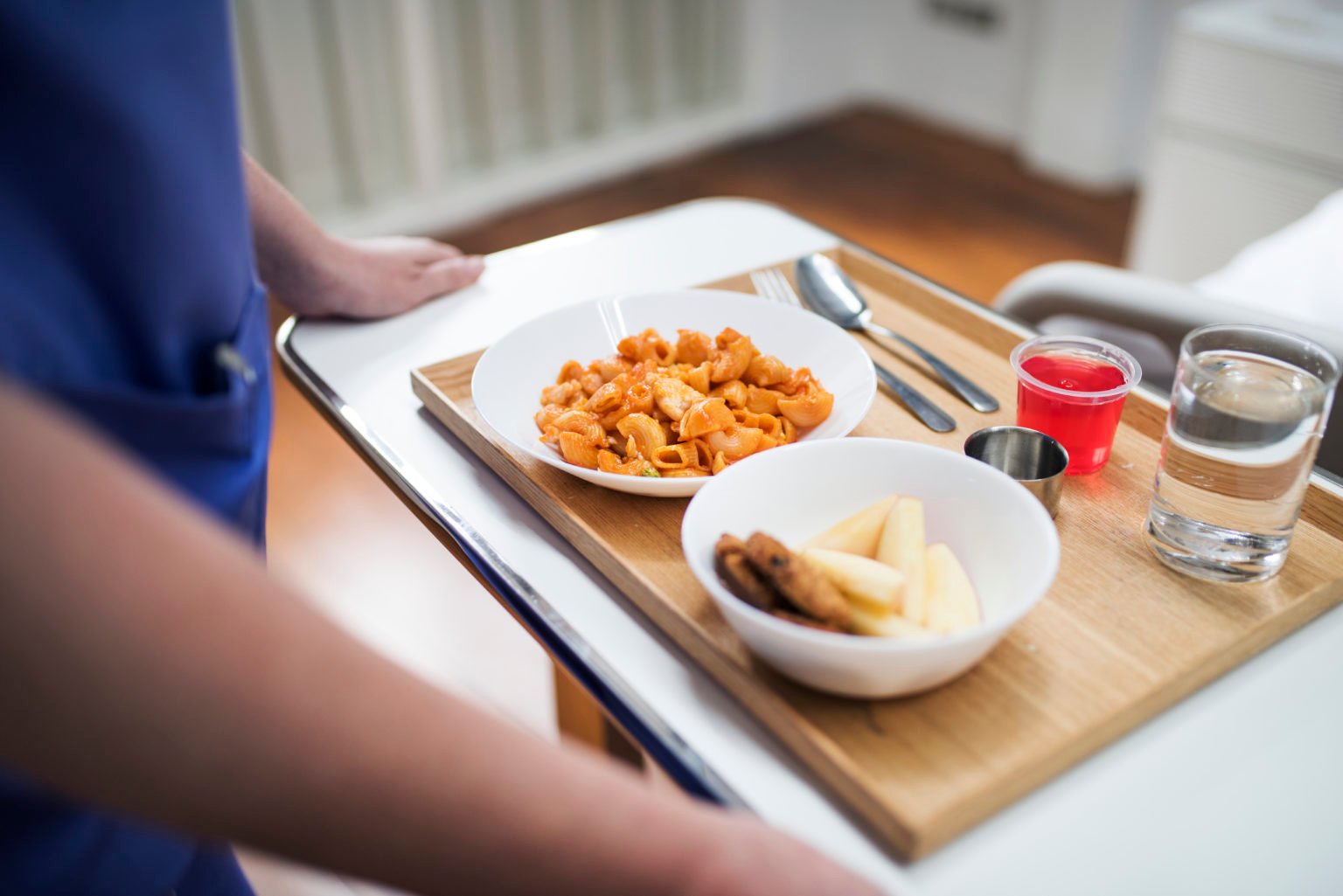 nurse-bringing-in-a-hospital-food-2021-09-03-14-39-56-utc-1536x1025
