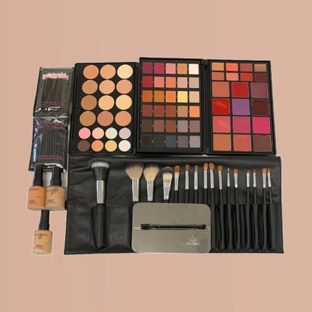 Essential - makeup kit